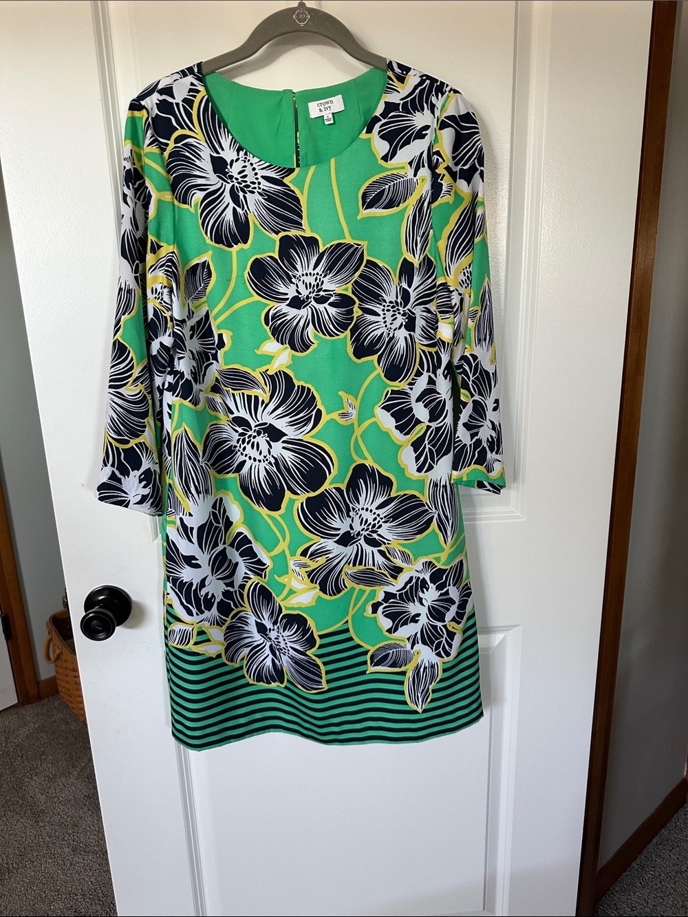 Crown & Ivy floral print lined dress with 3/4 (unlined) sleeves.